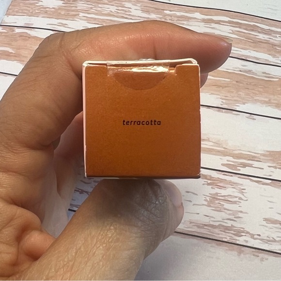 HONEST CO. Bright Eyes, Terracota Tinted eye cream - Picture 5 of 5